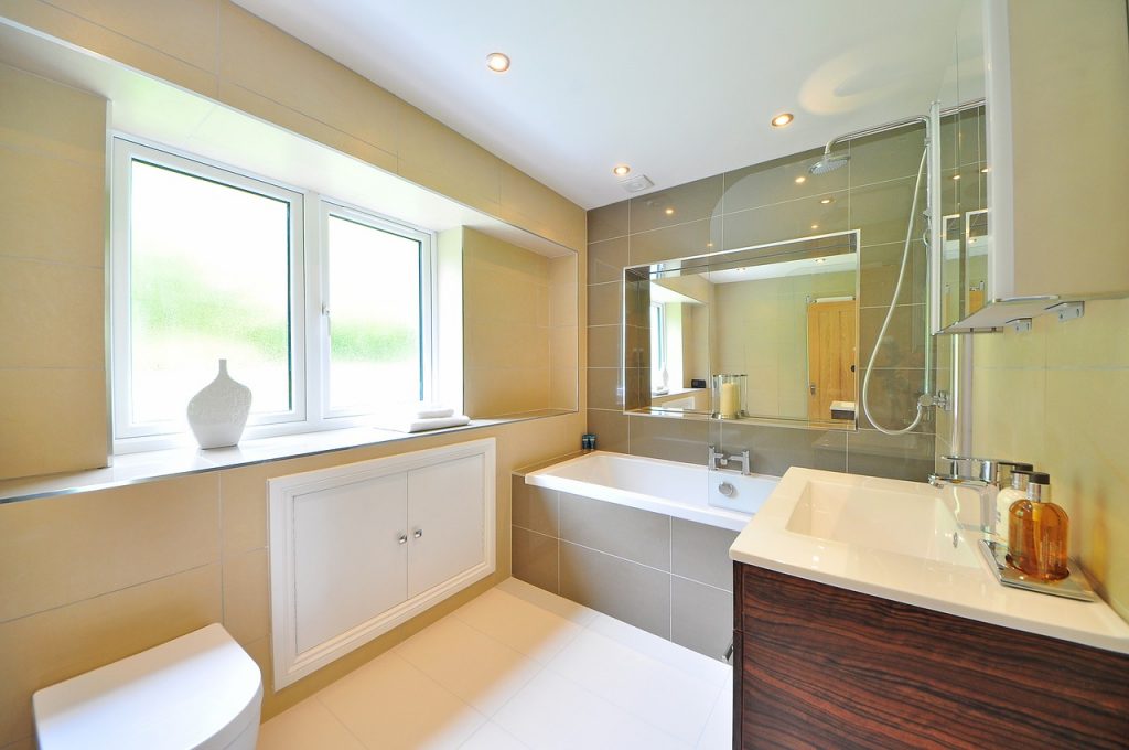 spacious bathroom with bathtub model