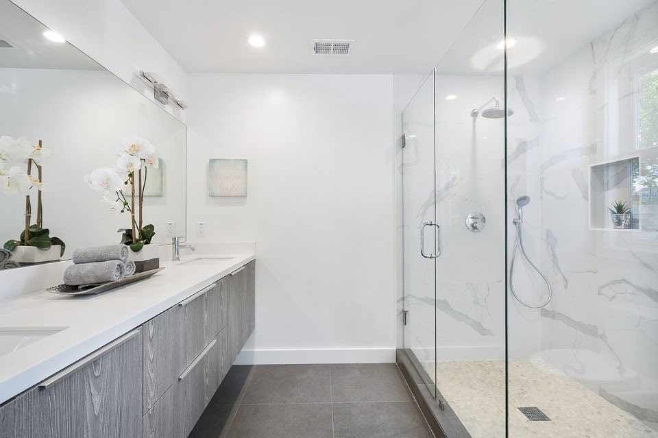 modern minimalist bathroom