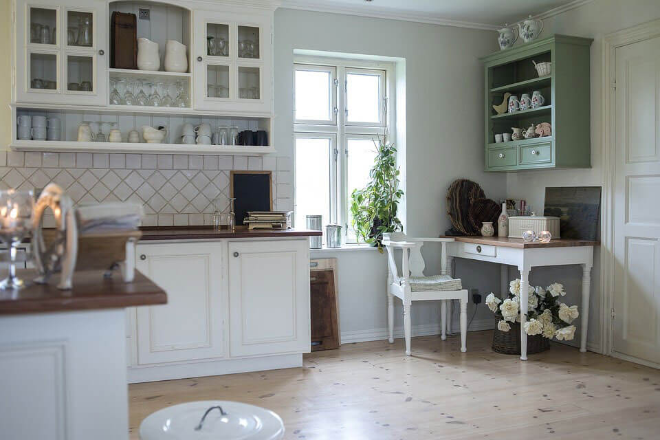Victorian kitchen with open shelves