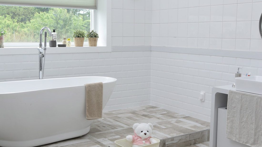 Zen bathroom with bathtub