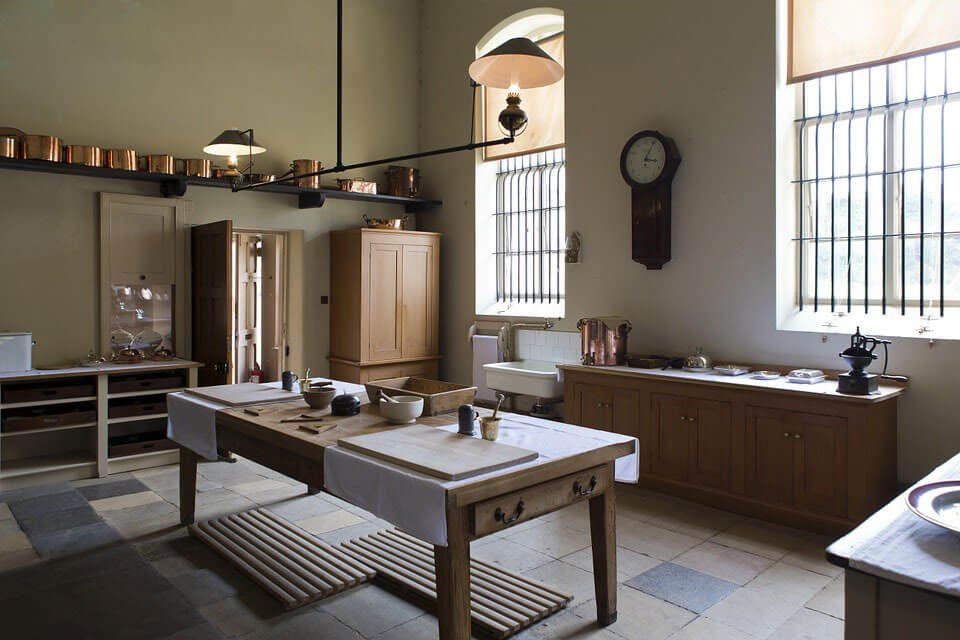 traditional-style kitchen