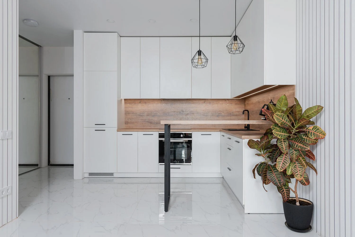 Holland Champagne Kitchen Cabinets (2-3 Week Lead Time)
