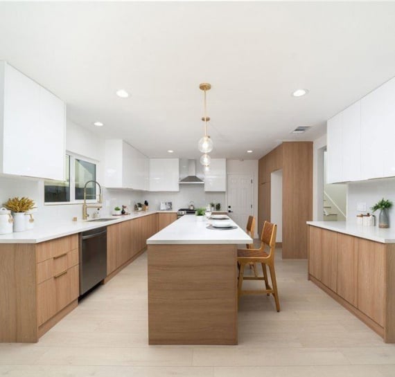 Sterling Light Oak Kitchen Cabinets (2-3 Week Lead Time)