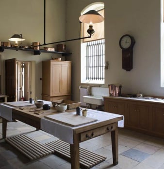 traditional-style kitchen